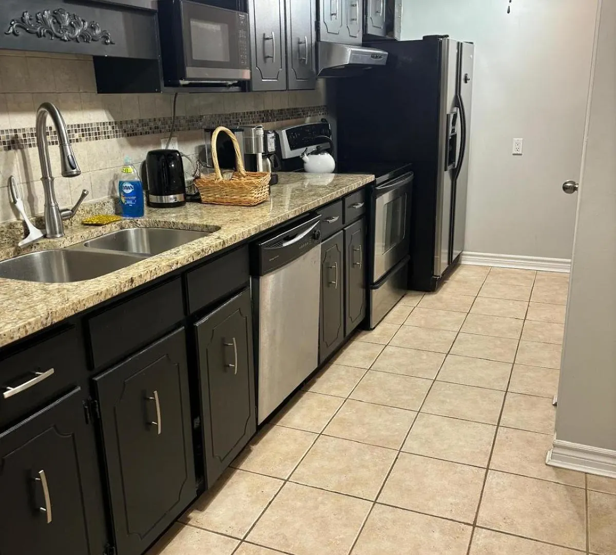 Centrally Located, Spacious Home Niagara Falls