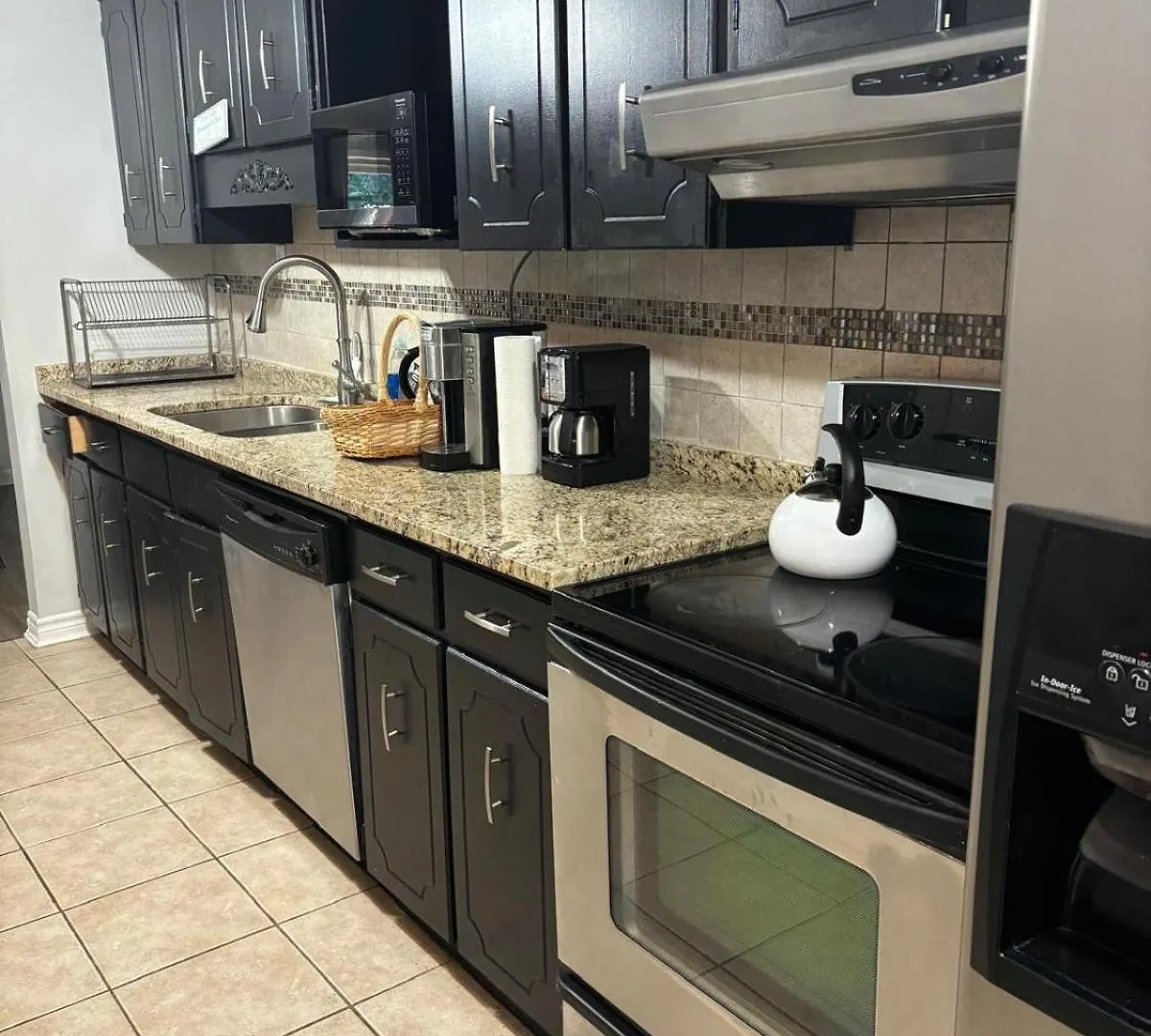 Centrally Located, Spacious Home Niagara Falls Holiday home