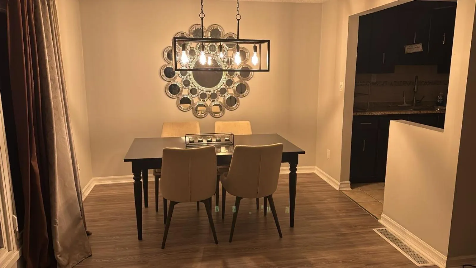 Centrally Located, Spacious Home Niagara Falls Holiday home